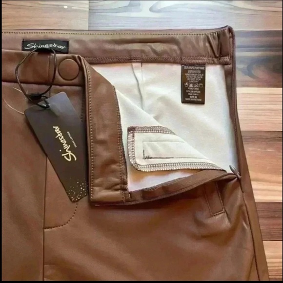 Shine star NEW With Tags Women’s Size Medium Vegan Leather Side Zip Pants - Picture 3 of 4